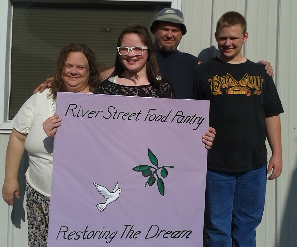 At River Street Food Pantry, families give back